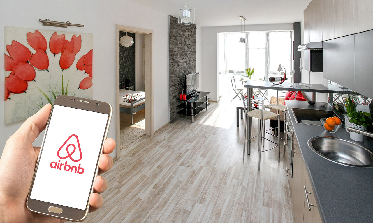 Фирмата за краткосрочно отдаване под наем на ваканционни имоти, Airbnb е закупила HotelTonight - приложение за намиране на хотелски стаи с отстъпка.